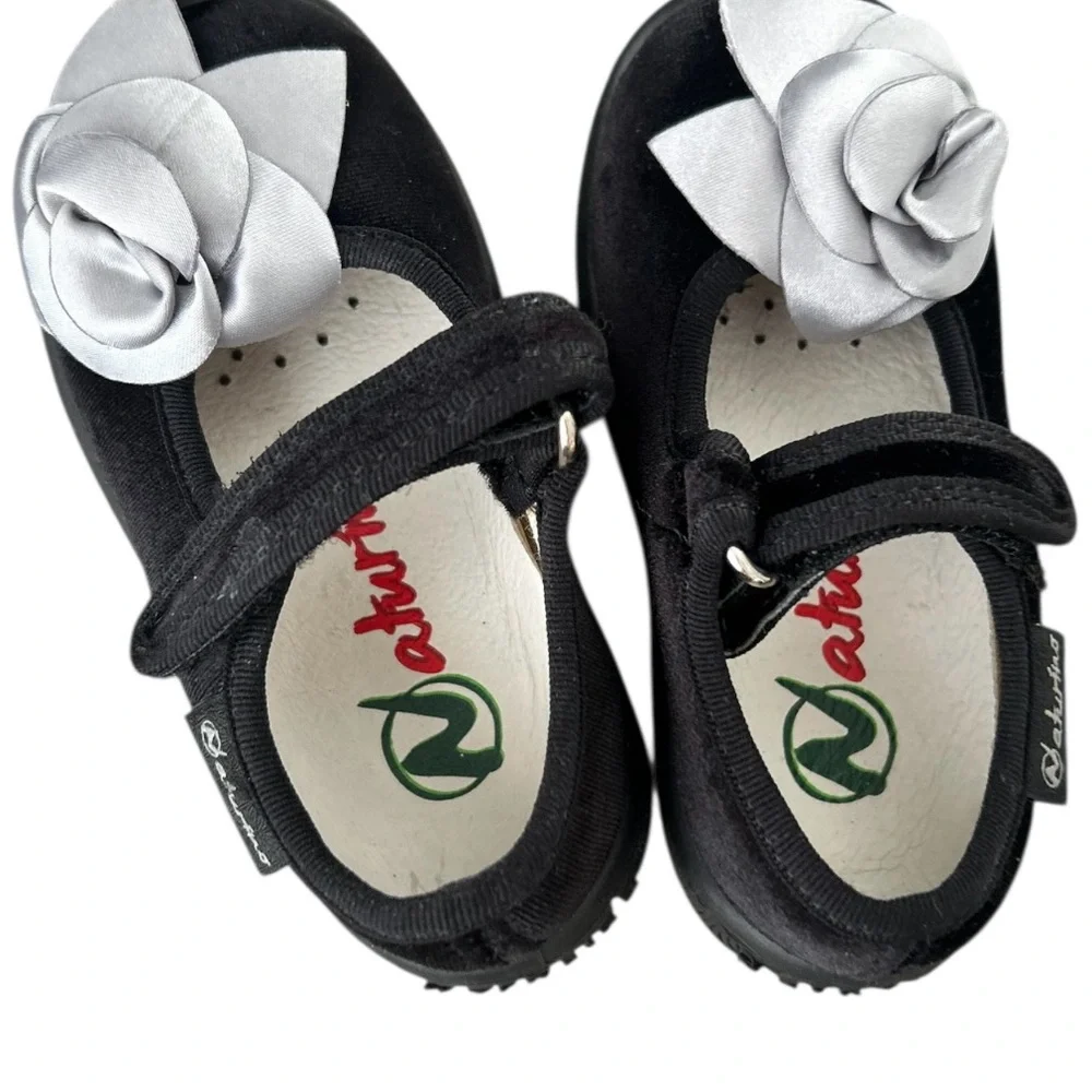 Naturino Toddler 5 Black Dress Shoes with Silver‎ Flower